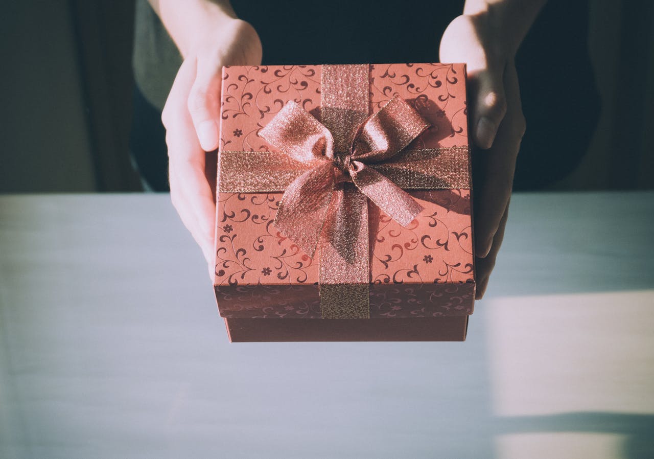 Een bijzonder kraamcadeau voor opa en oma: tips voor een mooi geschenk